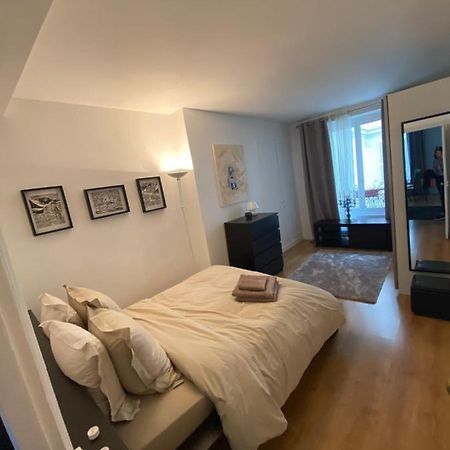 Appartement Champs Élysées Trocadero Parigi Esterno foto
